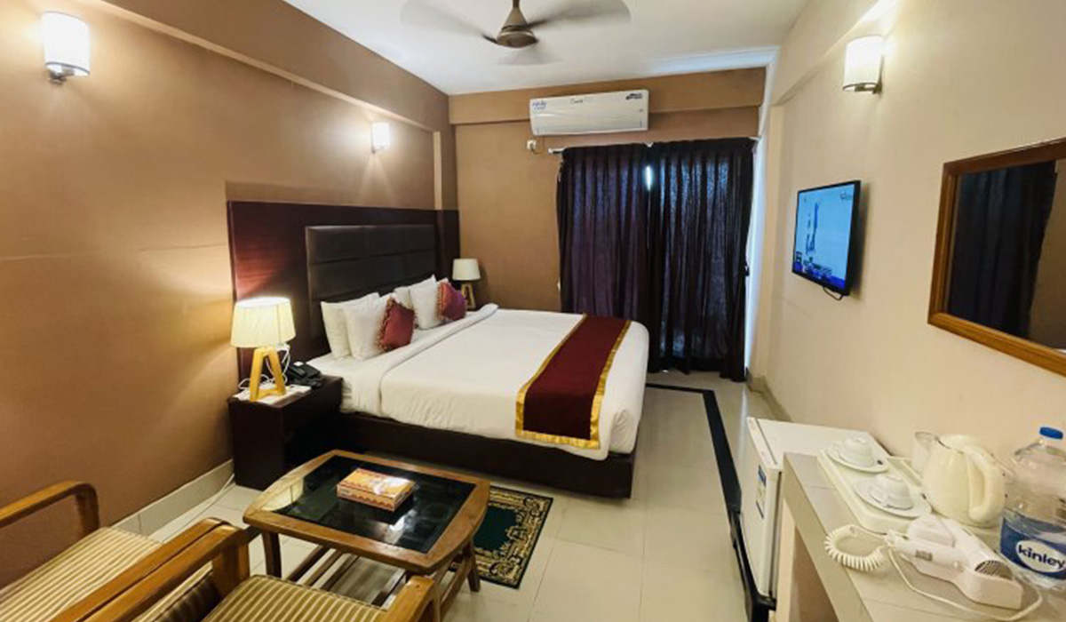 Deluxe-Couple-Bed-AC-(Sea-view)-1